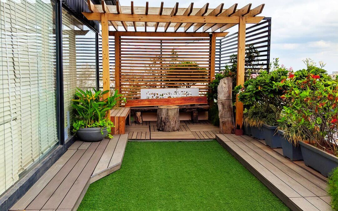 beautitful roof deck artificial turf